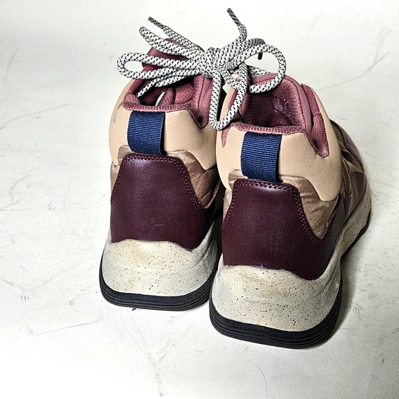 Clarks Women's Burgundy Hiking Boot. Size 9 used - Picture 4 of 5